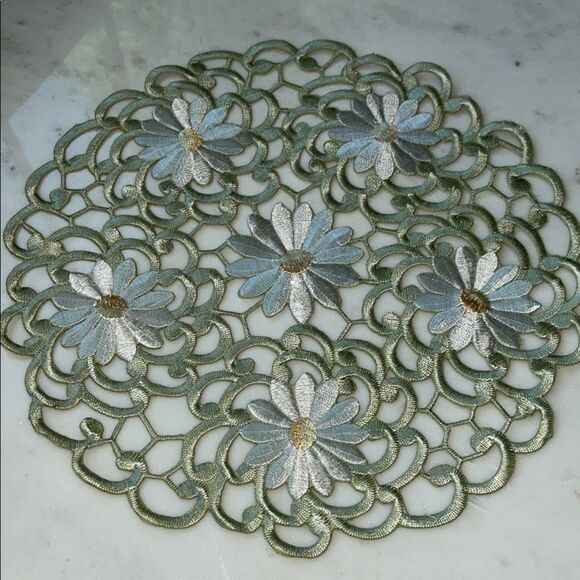 Vintage sunflower and daisy Embroidered Floral Table linens - Picture 5 of 5